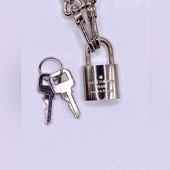 LOUIS VUITTON Bundle Silver Lock + Key 318 + Chain + Box + Dust Bag - Picture 4 of 8